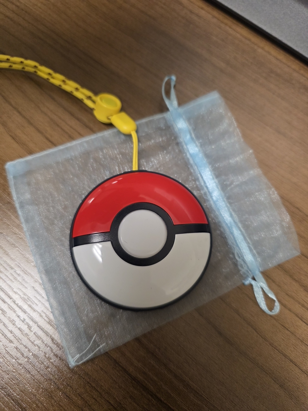 POKÉMON GO Plus+ Accessory - White and Red Auto Catcher - Picture 2 of 4